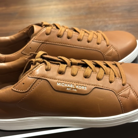 MICHAEL Michael Kors NWT Keating Lace Up Tan Leather Sneakers Sleek Design. - Picture 4 of 9